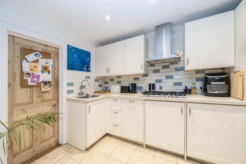 1 bedroom flat for sale, Mossbury Road, London SW11