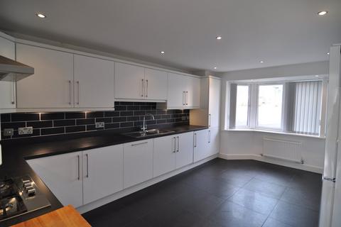 3 bedroom semi-detached house to rent, Wentworth Mews, Jump