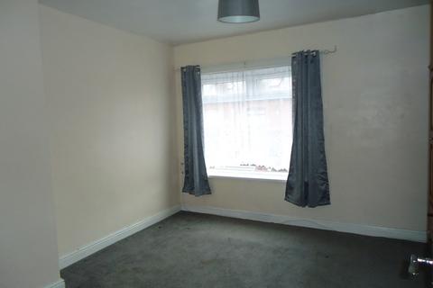 3 bedroom terraced house to rent, Cross Flatts Place, Leeds LS11