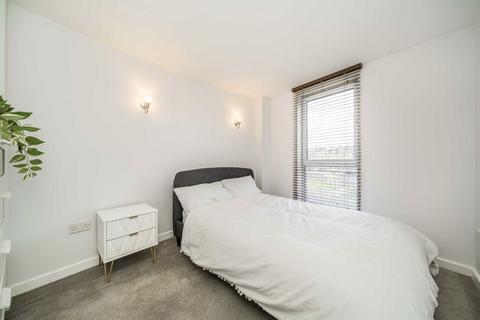 2 bedroom flat for sale, Enfield Road, London N1