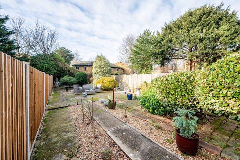 19 Ravensbourne Road, London, SE6 4UU