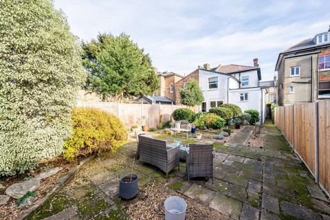 19 Ravensbourne Road, London, SE6 4UU