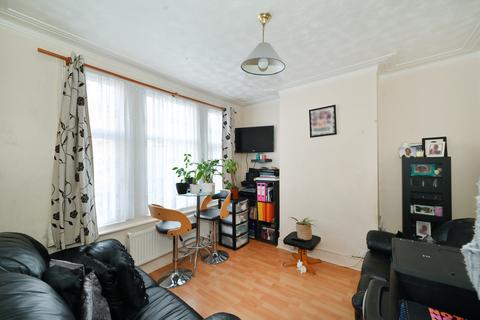 2 bedroom flat for sale, London E17