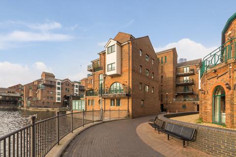 1 bedroom flat for sale, Pepper Street, London