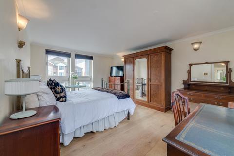 1 bedroom flat for sale, Pepper Street, London