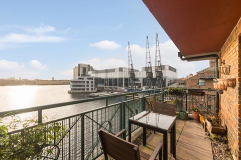 1 bedroom flat for sale, Pepper Street, London