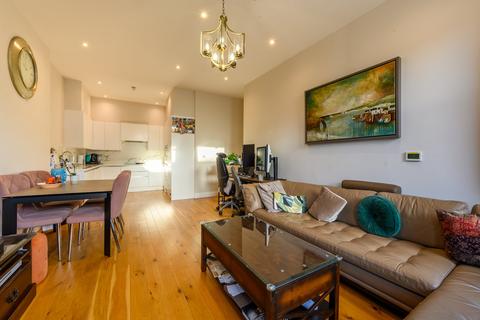 2 bedroom flat for sale, Greencroft Gardens, South Hampstead, London