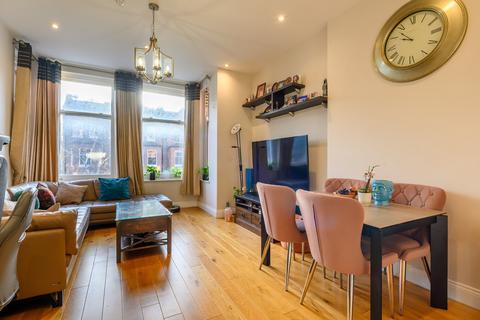 2 bedroom flat for sale, Greencroft Gardens, South Hampstead, London