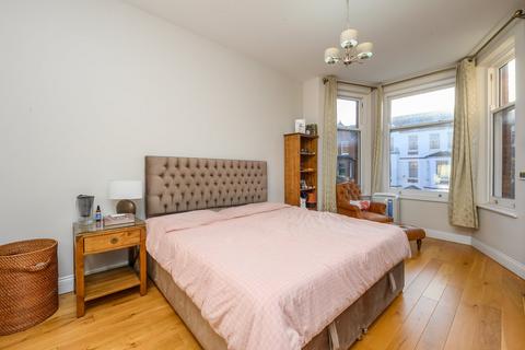 2 bedroom flat for sale, Greencroft Gardens, South Hampstead, London