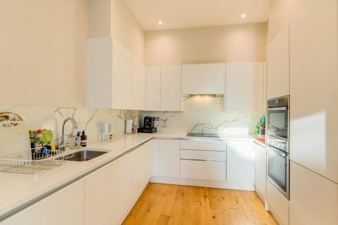 2 bedroom flat for sale, Greencroft Gardens, South Hampstead, London