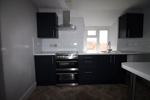 2 bedroom apartment to rent, West Street, Somerton