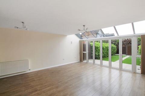 3 bedroom semi-detached house to rent, Heath End Road, Bexley