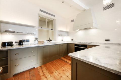 3 bedroom triplex to rent, Dering Street, London, W1S