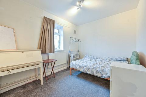 3 bedroom flat to rent, Congreve Street, Elephant and Castle, London, SE17