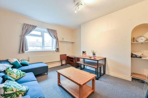 3 bedroom flat to rent, Congreve Street, Elephant and Castle, London, SE17