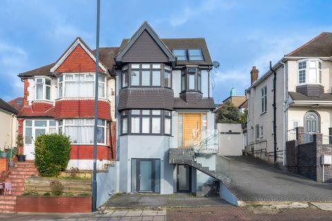 undefined, Dollis Hill Lane, Dollis Hill, London, NW2