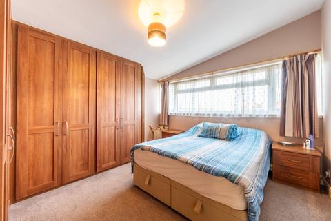 4 bedroom terraced house for sale, Oxgate Gardens, Dollis Hill, London, NW2