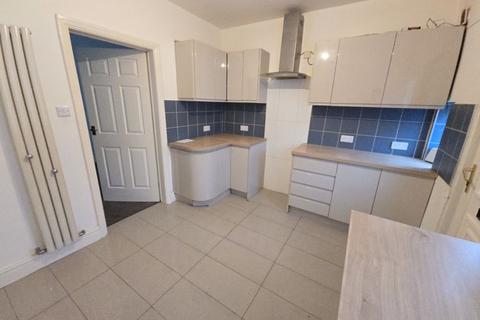 3 bedroom terraced house to rent, Ford View, Dudley