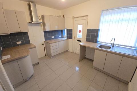 3 bedroom terraced house to rent, Ford View, Dudley