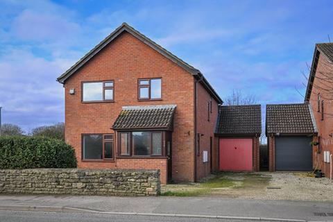 4 bedroom detached house for sale, Semington Road, Melksham