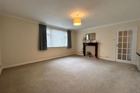 2 bedroom apartment to rent, Sanderstead Court, Addington Road, South Croydon