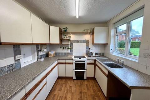 2 bedroom apartment to rent, Sanderstead Court, Addington Road, South Croydon