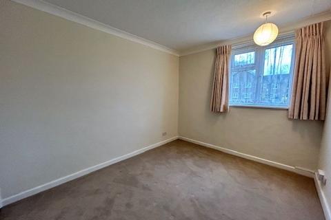 2 bedroom apartment to rent, Sanderstead Court, Addington Road, South Croydon
