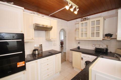 2 bedroom property for sale, Costons Lane, Greenford,