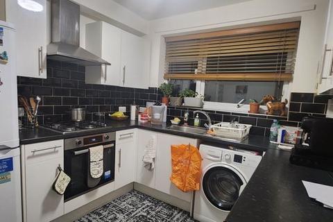 2 bedroom flat to rent, Taylor Close, Tottenham N17