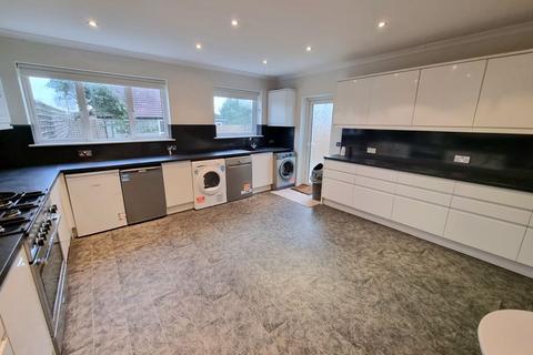 4 bedroom semi-detached house to rent, Malden Road, Sutton