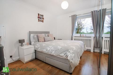 2 bedroom flat for sale, Rosedale Way, West Cheshunt