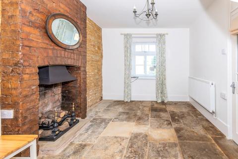 2 bedroom terraced house to rent, North Street West, Uppingham LE15