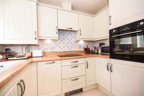 2 bedroom end of terrace house to rent, Dame Mary Walk, Halstead