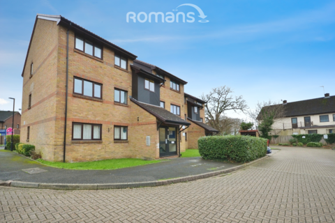 2 bedroom apartment to rent, Littlebrook Avenue, Slough