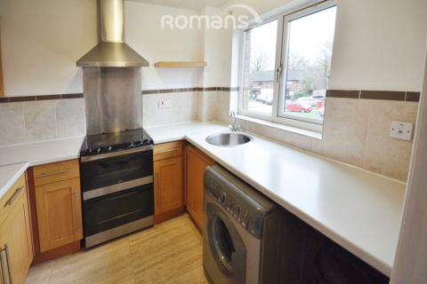 2 bedroom apartment to rent, Littlebrook Avenue, Slough