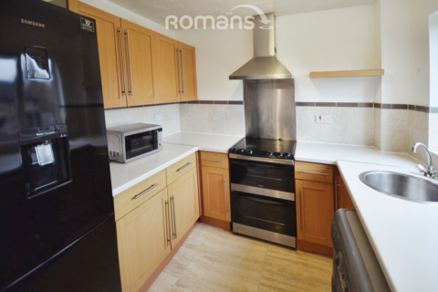 2 bedroom apartment to rent, Littlebrook Avenue, Slough