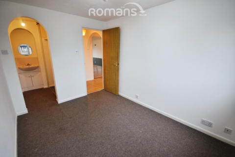 2 bedroom apartment to rent, Littlebrook Avenue, Slough