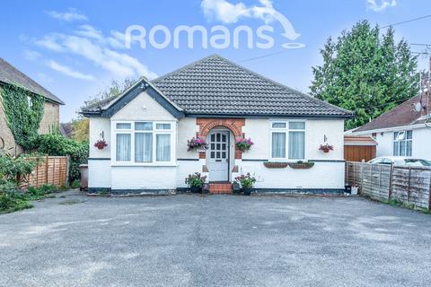 4 bedroom detached house to rent, Sutcliffe Avenue, Earley