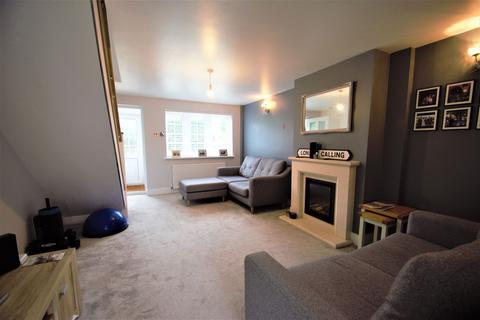 2 bedroom terraced house to rent, Ampthill Road, Bedford MK45