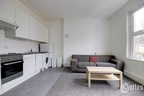 3 bedroom flat for sale, Whittington Road, London, N22