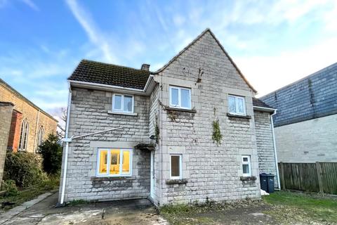 3 bedroom detached house to rent, Castle Street, Calne SN11