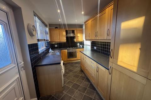 3 bedroom end of terrace house to rent, Essex Street, Horwich