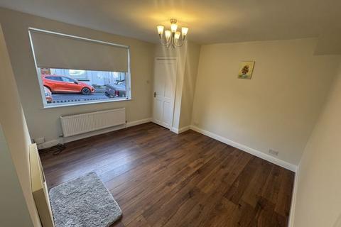 3 bedroom end of terrace house to rent, Essex Street, Horwich