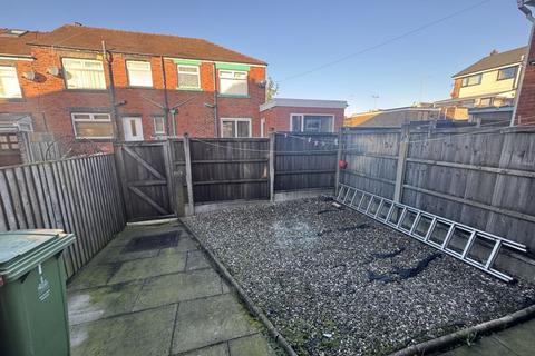 3 bedroom end of terrace house to rent, Essex Street, Horwich