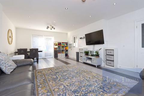 17 Agister Road, Chigwell, IG7 4NY