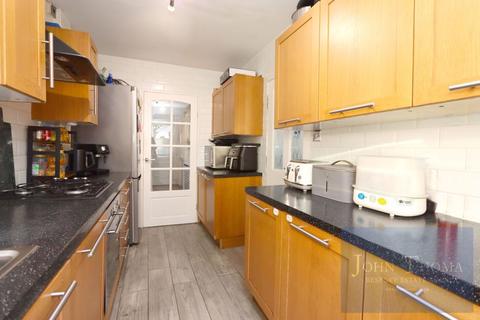 17 Agister Road, Chigwell, IG7 4NY