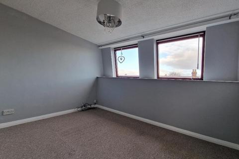 2 bedroom flat to rent, Southchurch Road, Southend on Sea, Essex, SS1 2PT