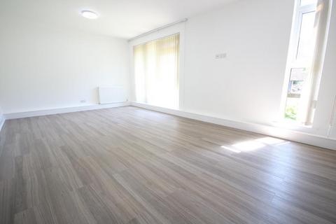 3 bedroom apartment to rent, Edgware HA8