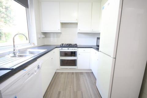 3 bedroom apartment to rent, Edgware HA8