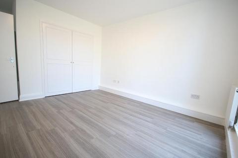 3 bedroom apartment to rent, Edgware HA8